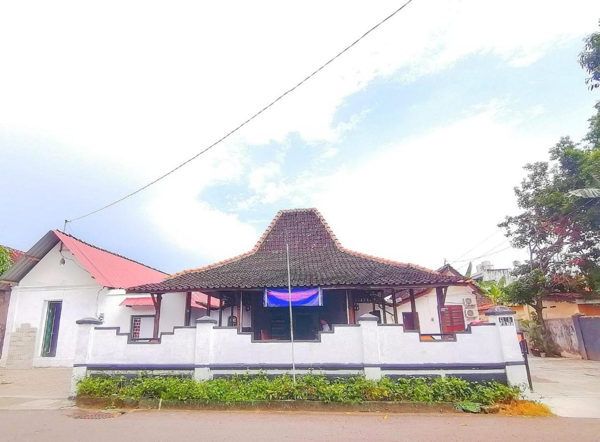 Reddoorz Syariah @ Ndalem Kembang Sore Yogyakarta Exterior foto